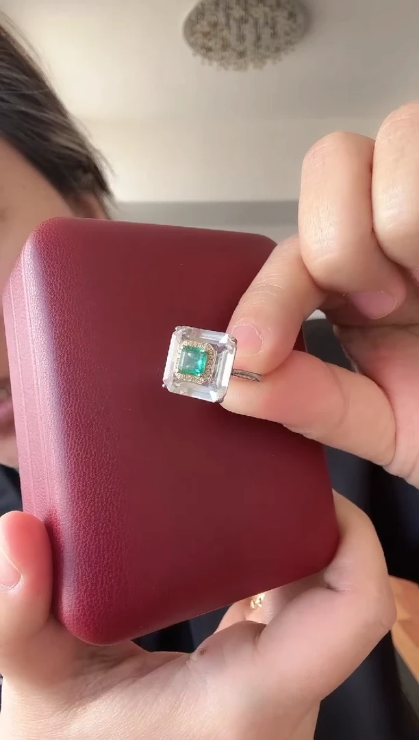 【闪购商品】祖母绿戒指18K金镶嵌祖母绿戒指