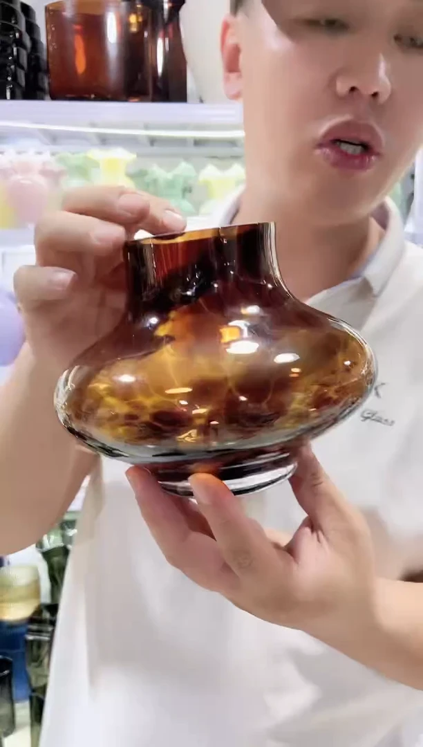 豹纹小飞碟花瓶.......