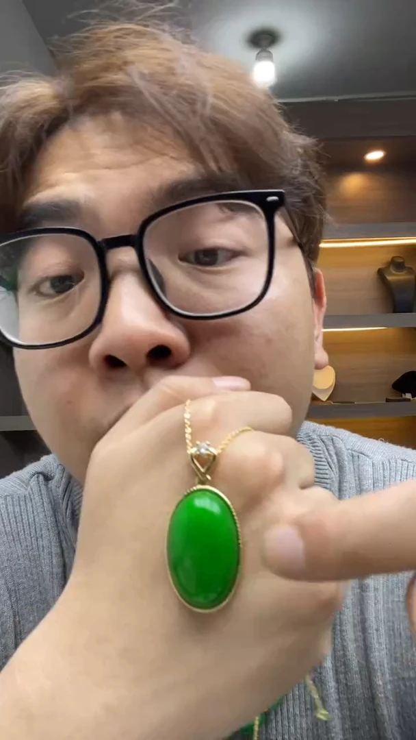 翡翠未镶嵌吊坠(赠链)高端时尚木左色鸽子蛋吊坠