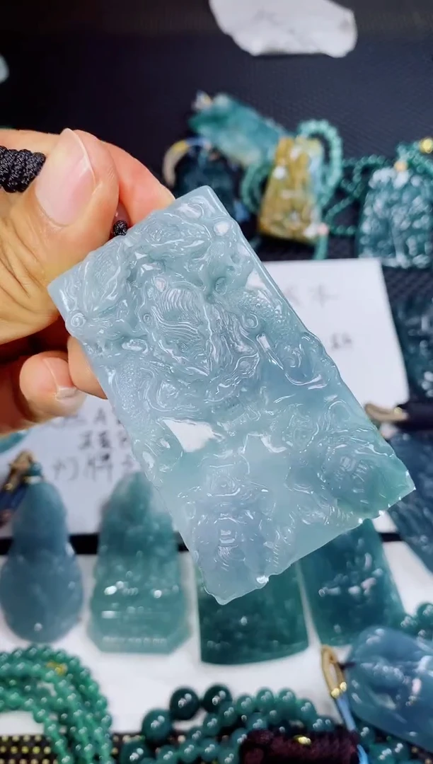 翡翠未镶嵌颈饰