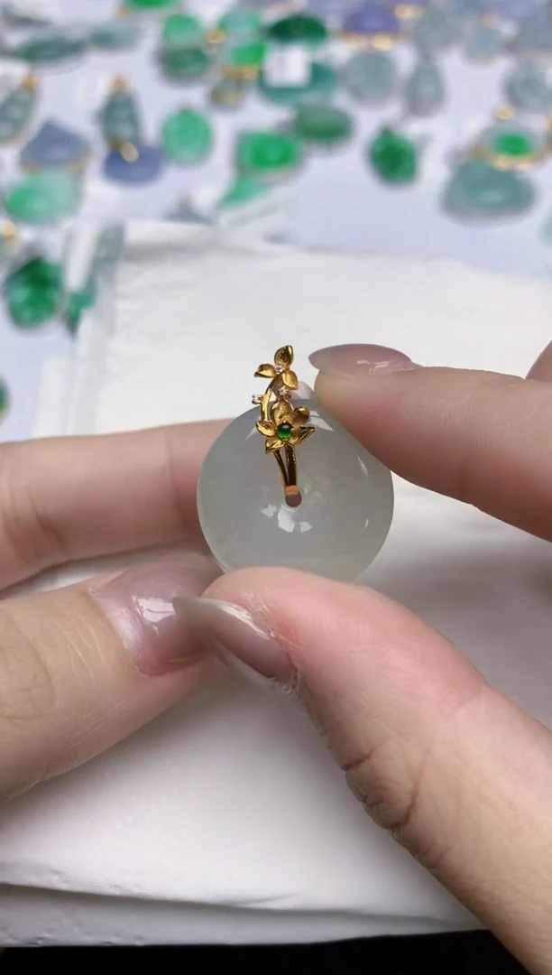 【闪购商品】翡翠颈饰未镶嵌天然翡翠A货