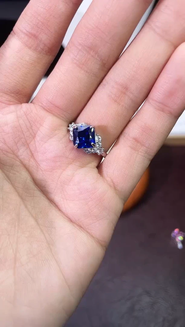 合金合成钻石蓝宝戒指