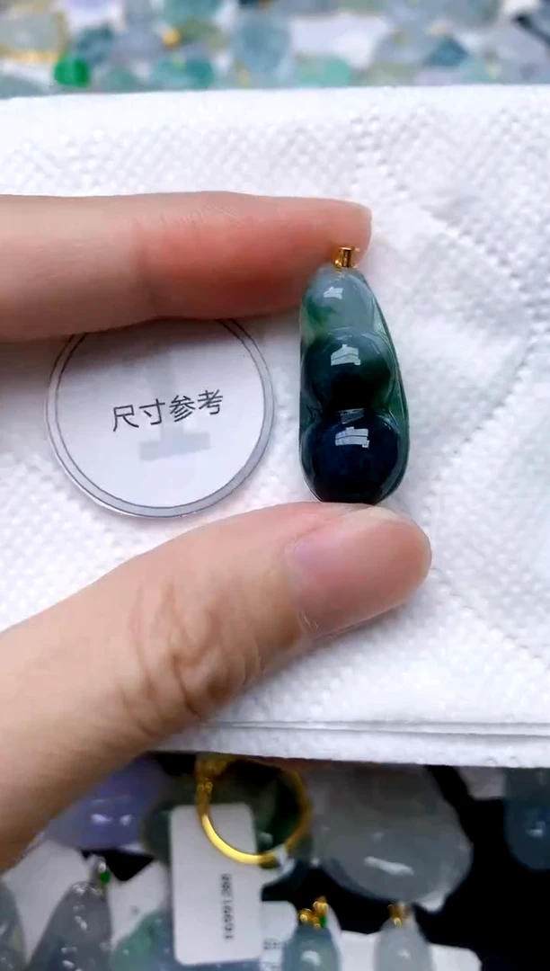颈饰18K金镶嵌翡翠天然A货翡翠
