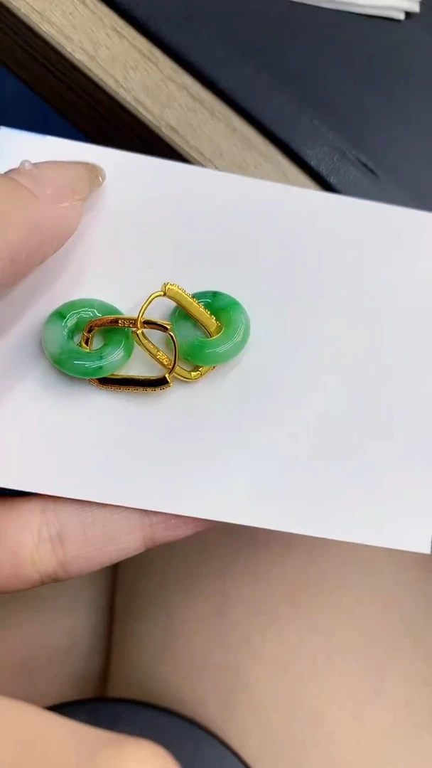 翡翠未镶嵌颈饰           1