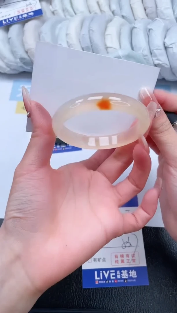 【闪购商品】石英质玉手镯未镶嵌T302-53.7