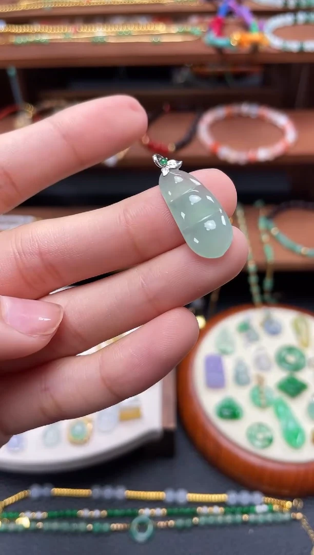 【闪购商品】翡翠吊坠(不含链)18K金镶嵌一个  JK701