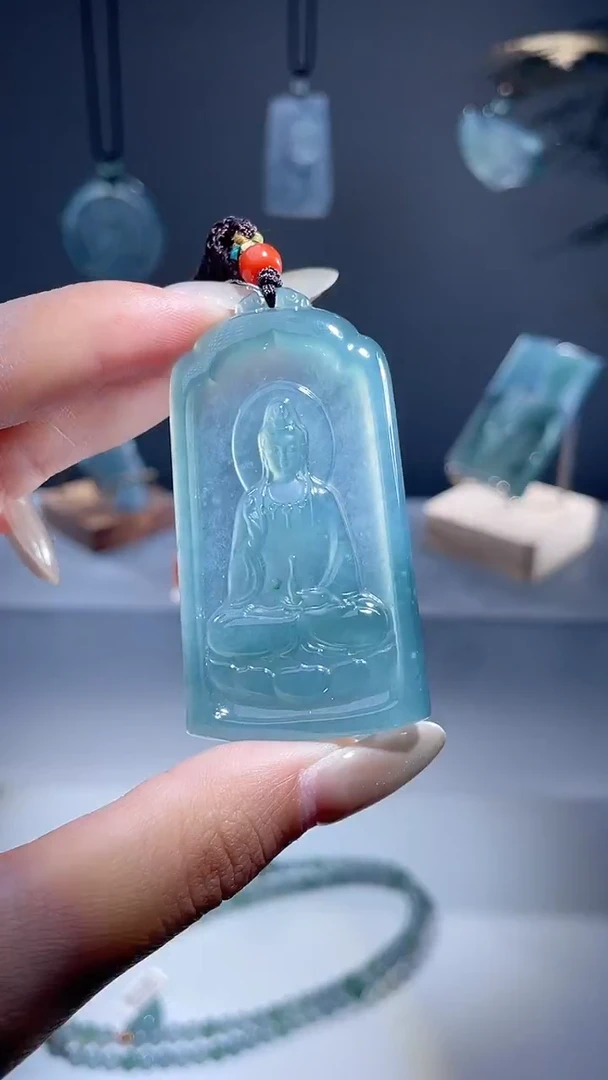 颈饰未镶嵌翡翠素衣观音