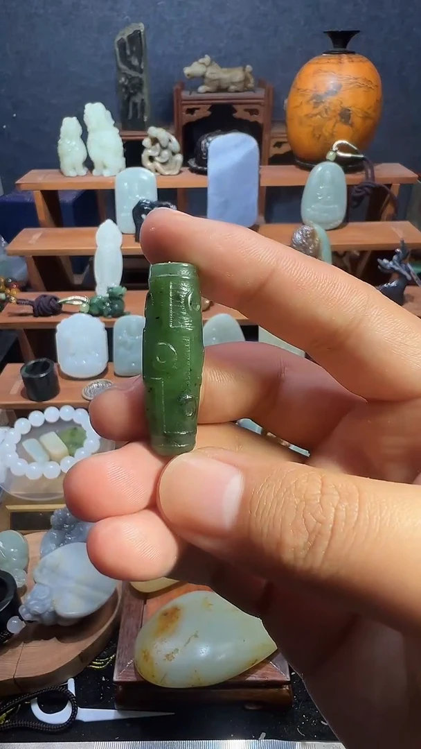 颈饰未镶嵌和田玉两****睡1