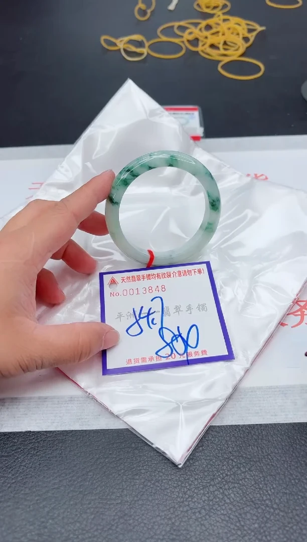 未镶嵌手镯翡翠1