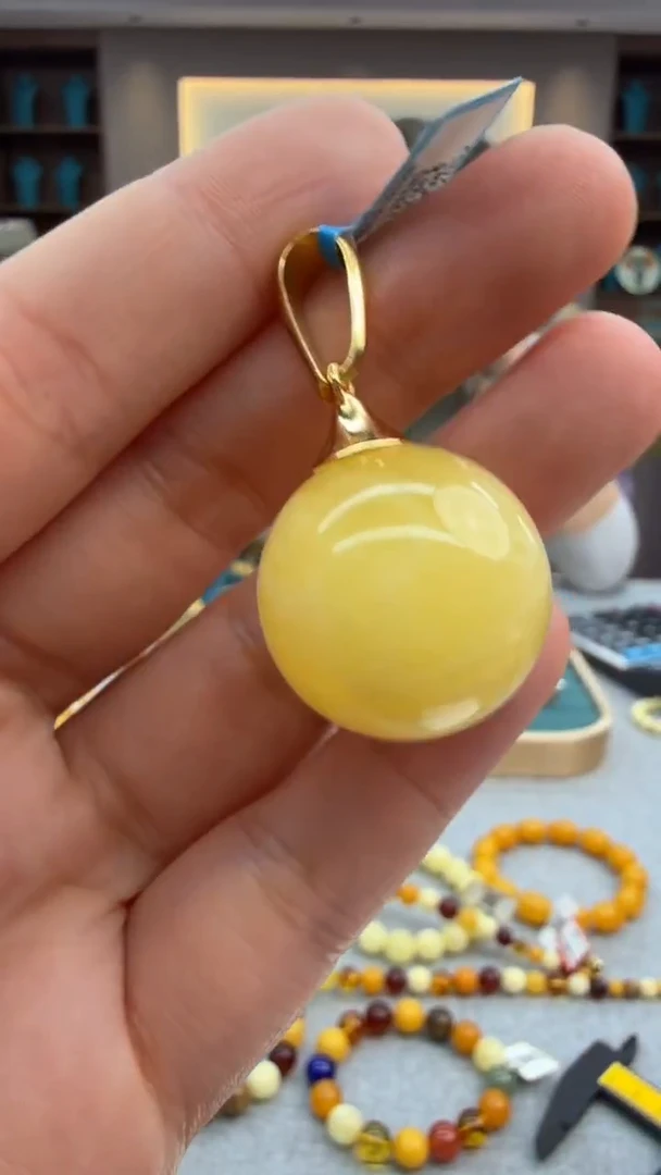 琥珀颈饰未镶嵌215秒拍号 假一罚三