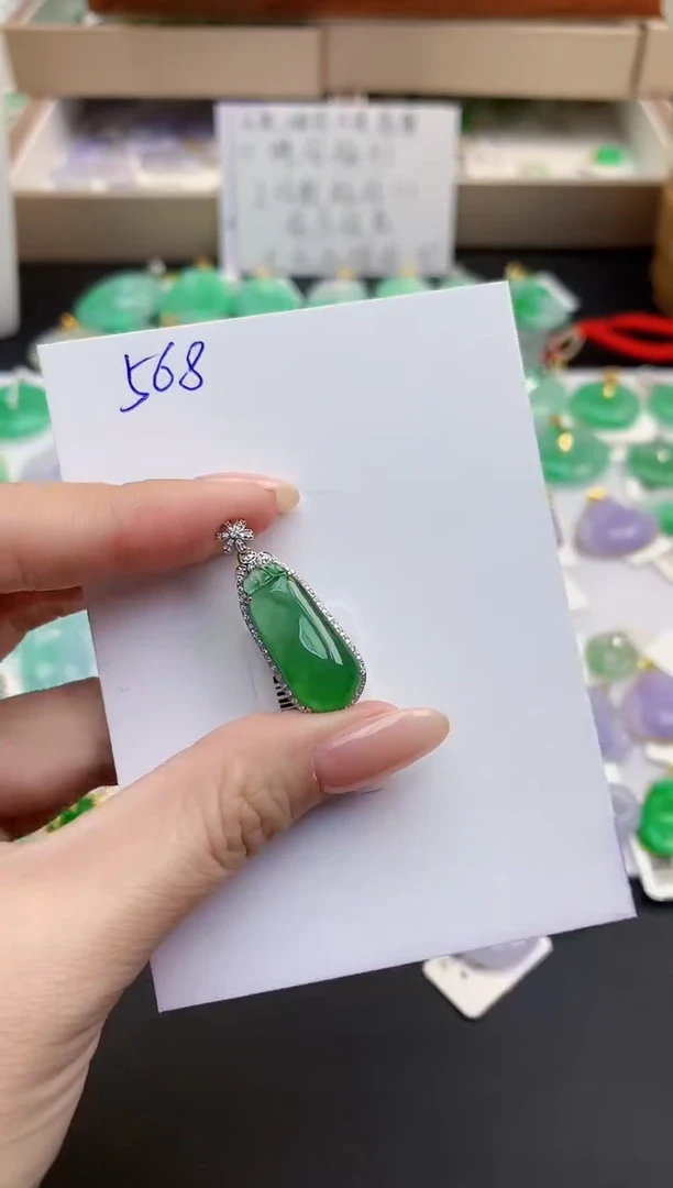 颈饰18K金镶嵌翡翠天然缅甸A货翡翠