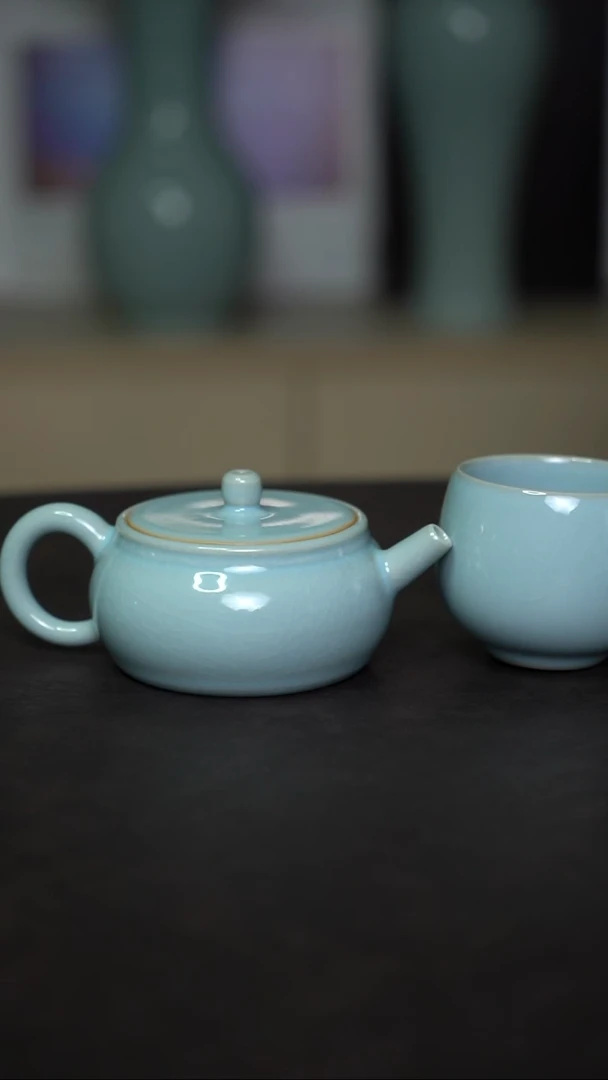 杯子瓷天青半月壶微瑕