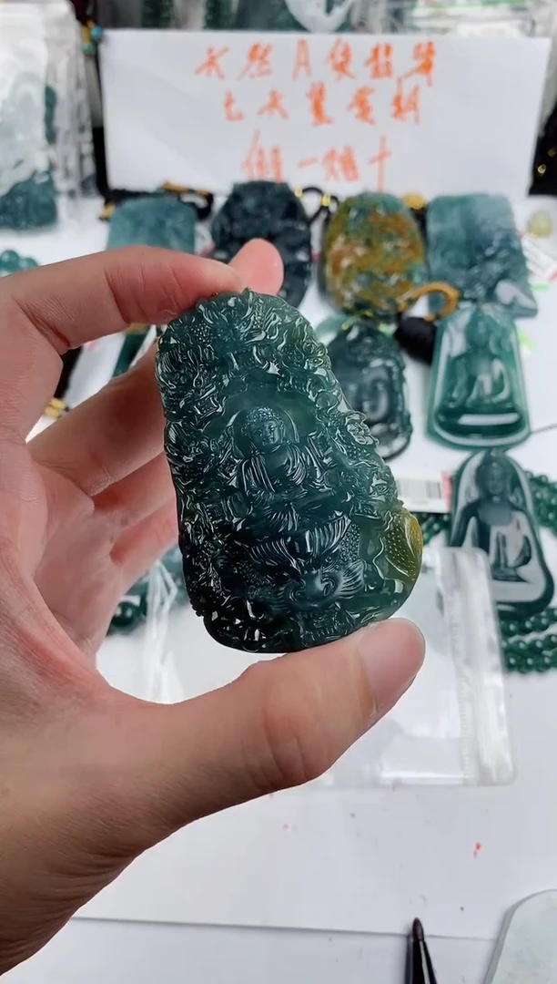 颈饰未镶嵌翡翠