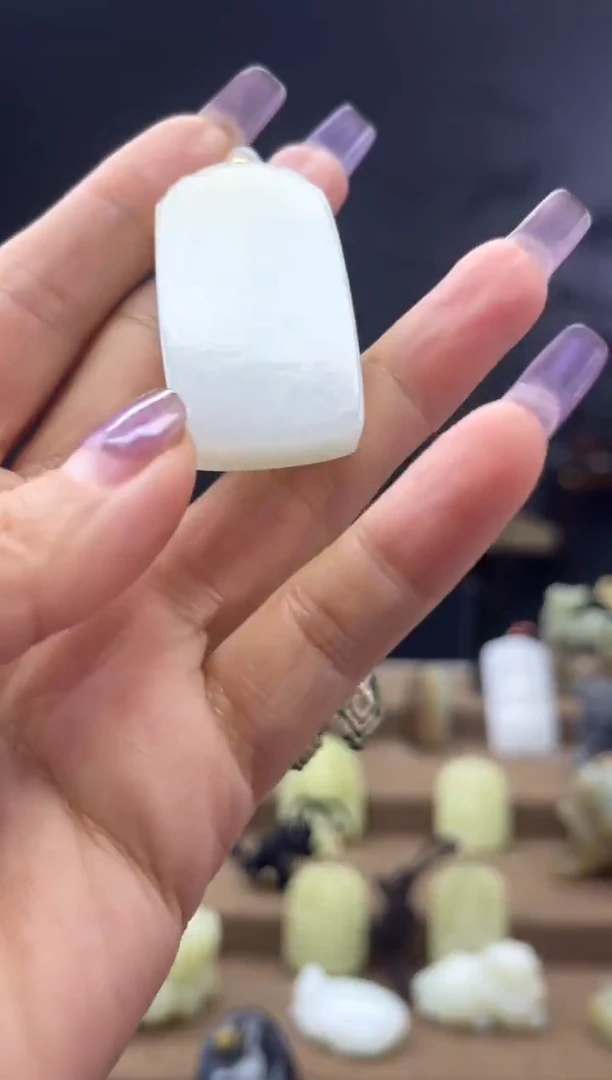 颈饰未镶嵌和田玉1