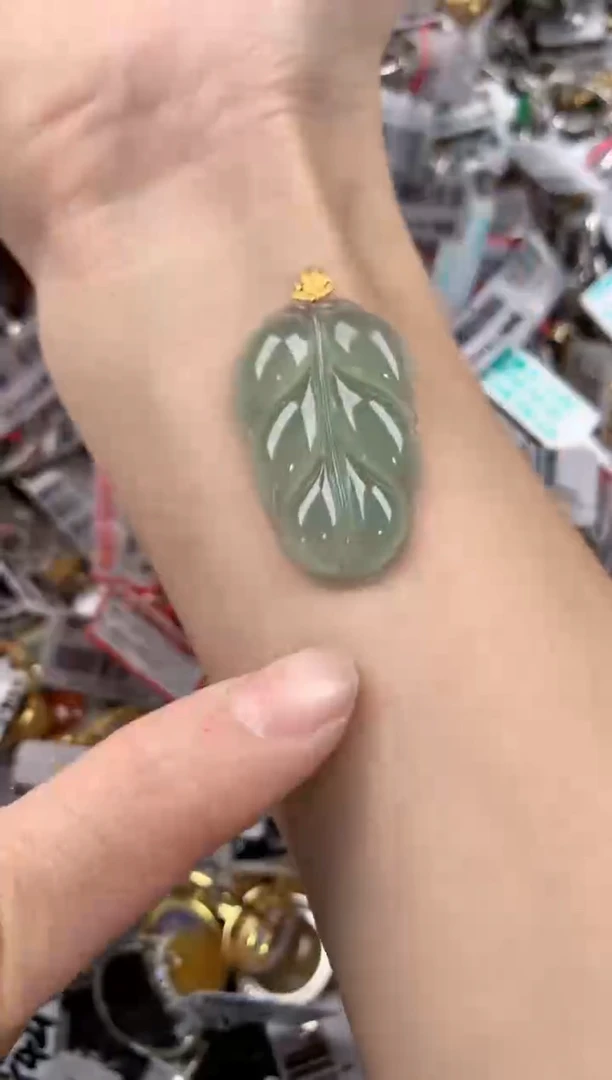 18K金镶嵌戒指翡翠333        8