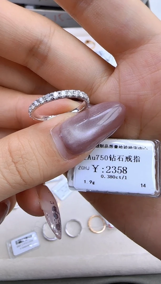 【闪购商品】钻石戒指/指环18K金镶嵌212800