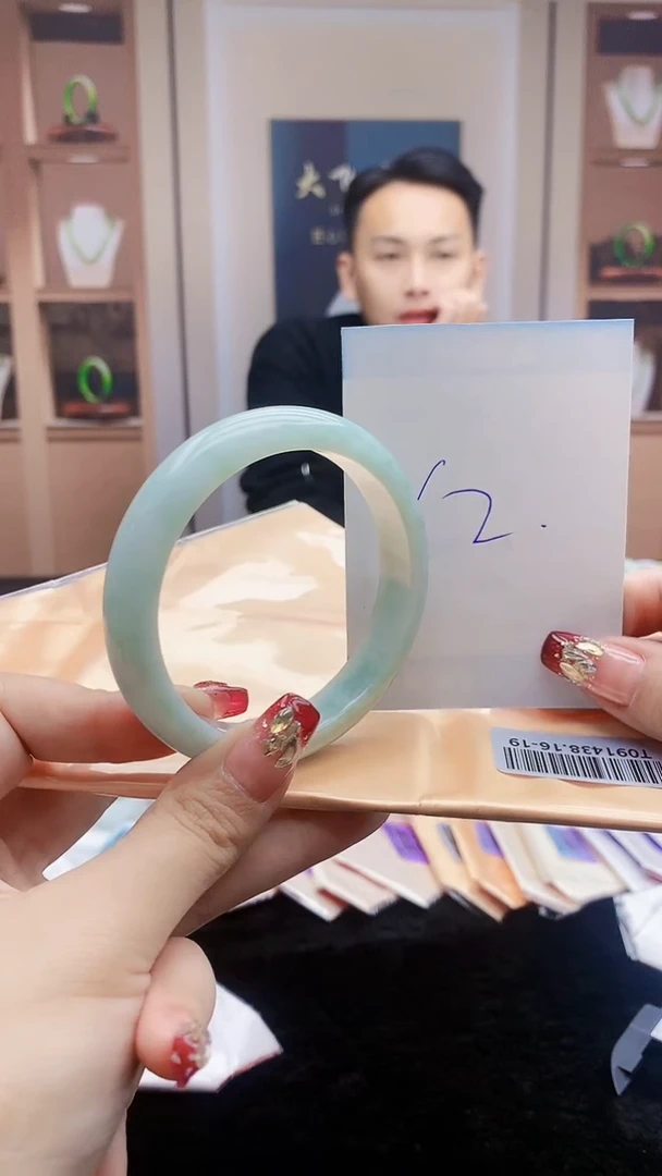 【闪购商品】翡翠手镯未镶嵌      T091438.16-19