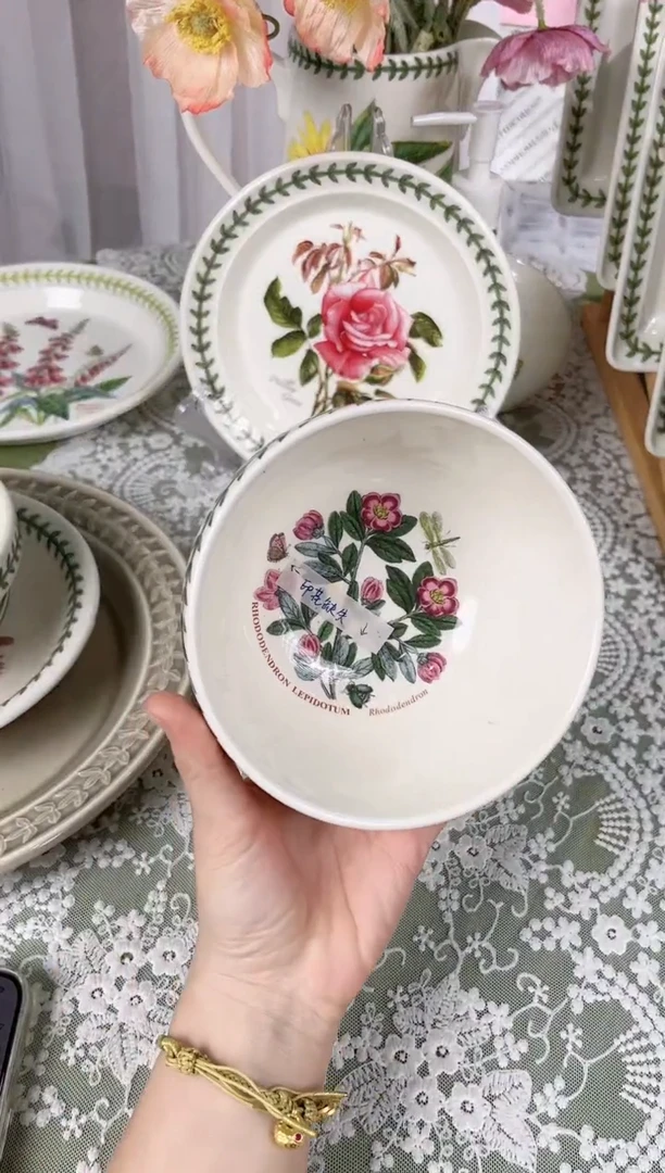 陶瓷微瑕孤品19：12.5cm餐碗-杜鹃花（碗沿凸起痕迹）