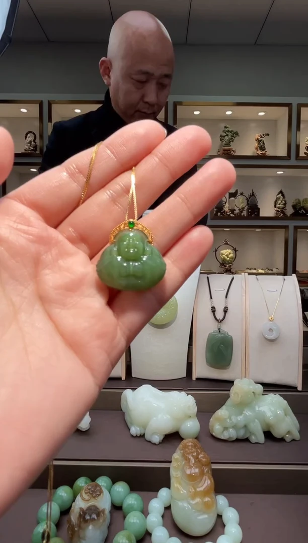 颈饰18K金镶嵌和田玉苏