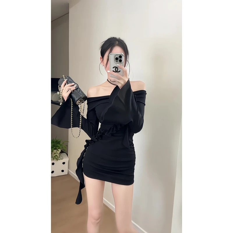 连衣裙女2025开春纯欲性感御姐气质一字肩喇叭袖修身显瘦包臀短裙