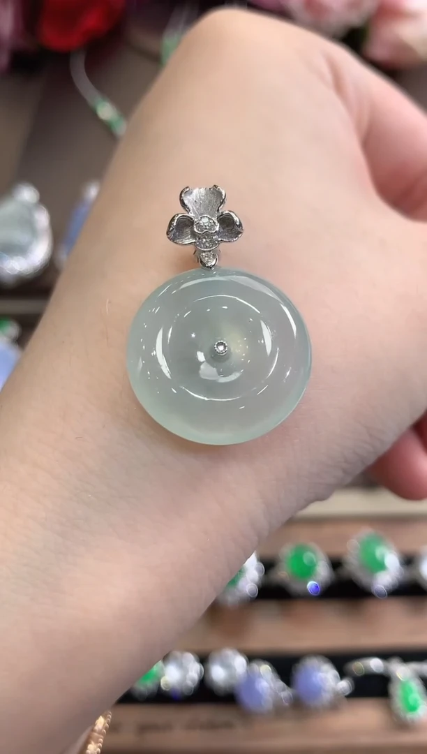 吊坠(不含链)18K金镶嵌翡翠春日珠宝 B49