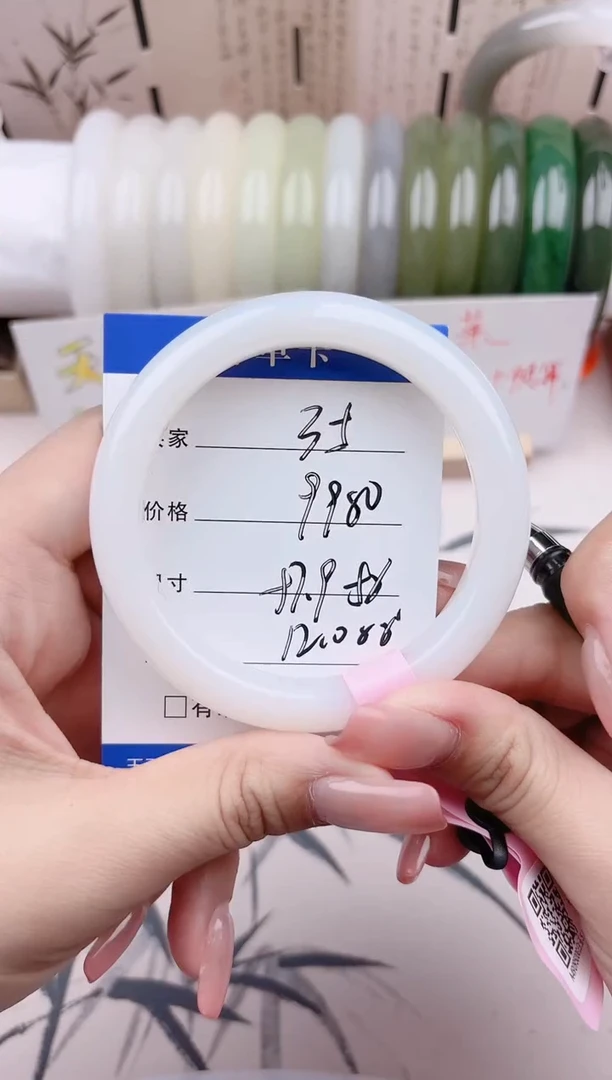 和田玉手镯未镶嵌白玉35