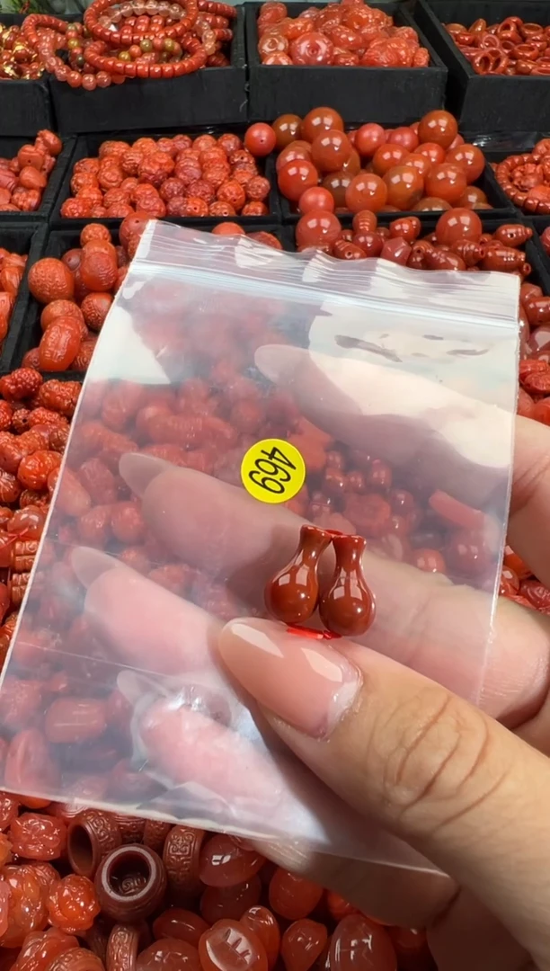 南红玛瑙未镶嵌颈饰1