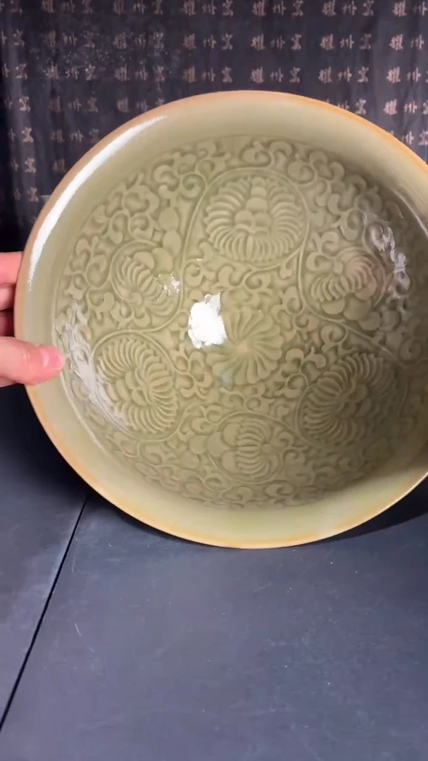 耀州窑仰山团菊大碗微瑕