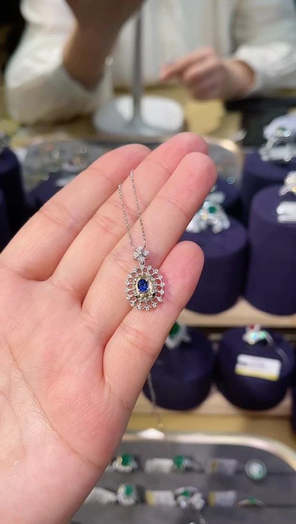【闪购商品】蓝宝石吊坠(不含链)18K金镶嵌蓝宝石吊坠