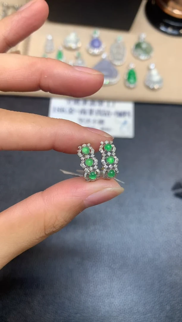 18K金镶嵌翡翠耳饰蛋面【无服务费