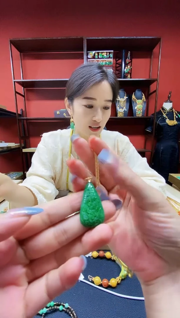 颈饰未镶嵌翡翠吊坠