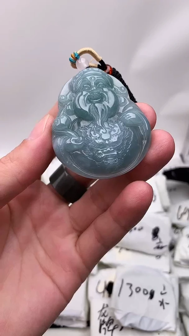 翡翠未镶嵌颈饰财神爷