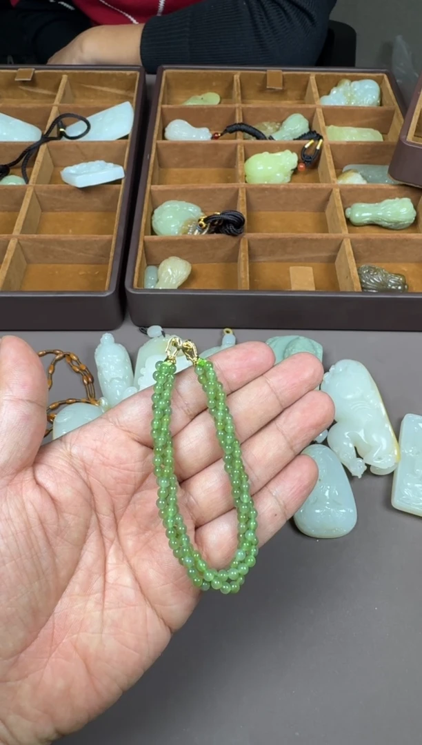 颈饰未镶嵌和田玉布*1