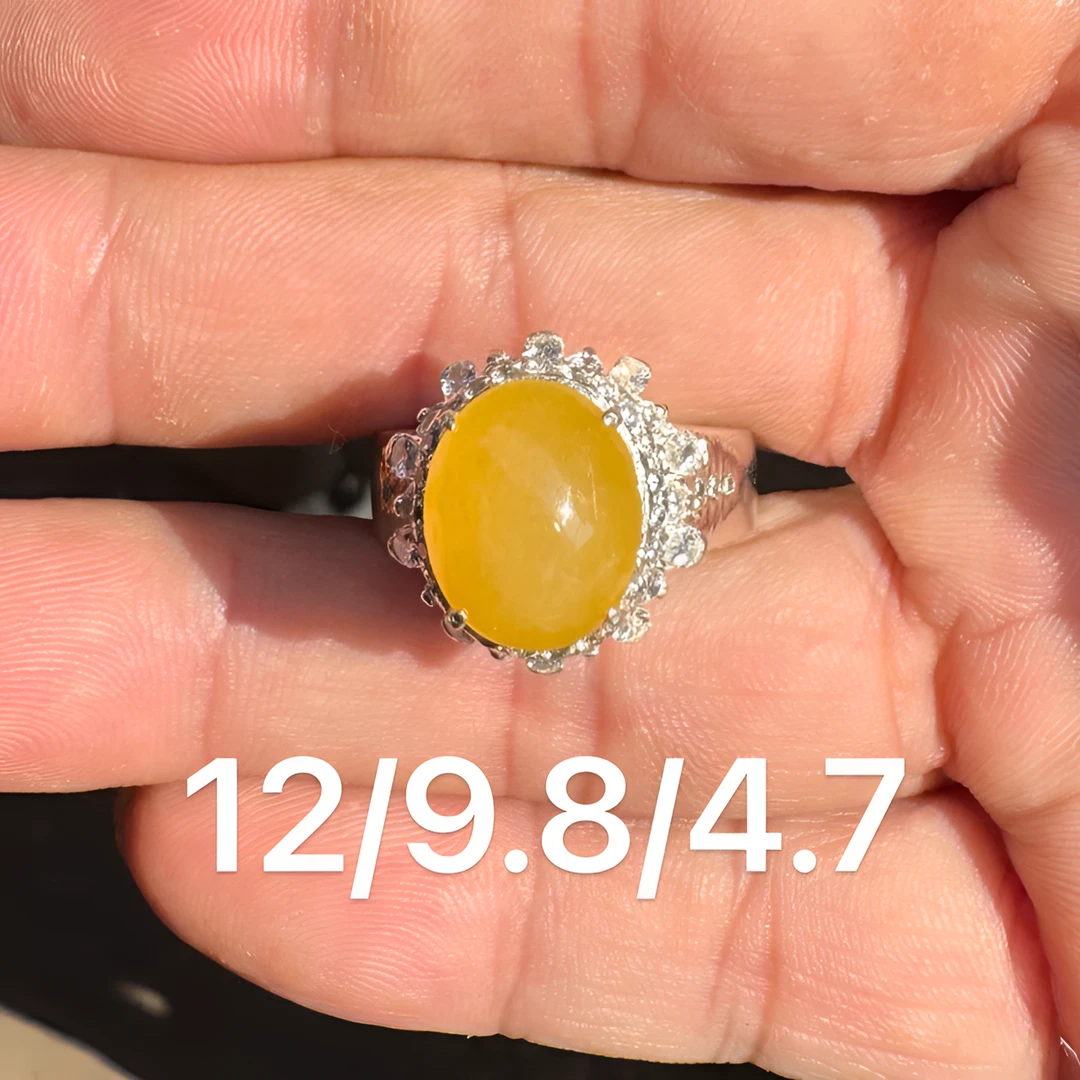 0120(小哪吒在源头)冰种翡翠黄翡戒面干净饱满肉细M15