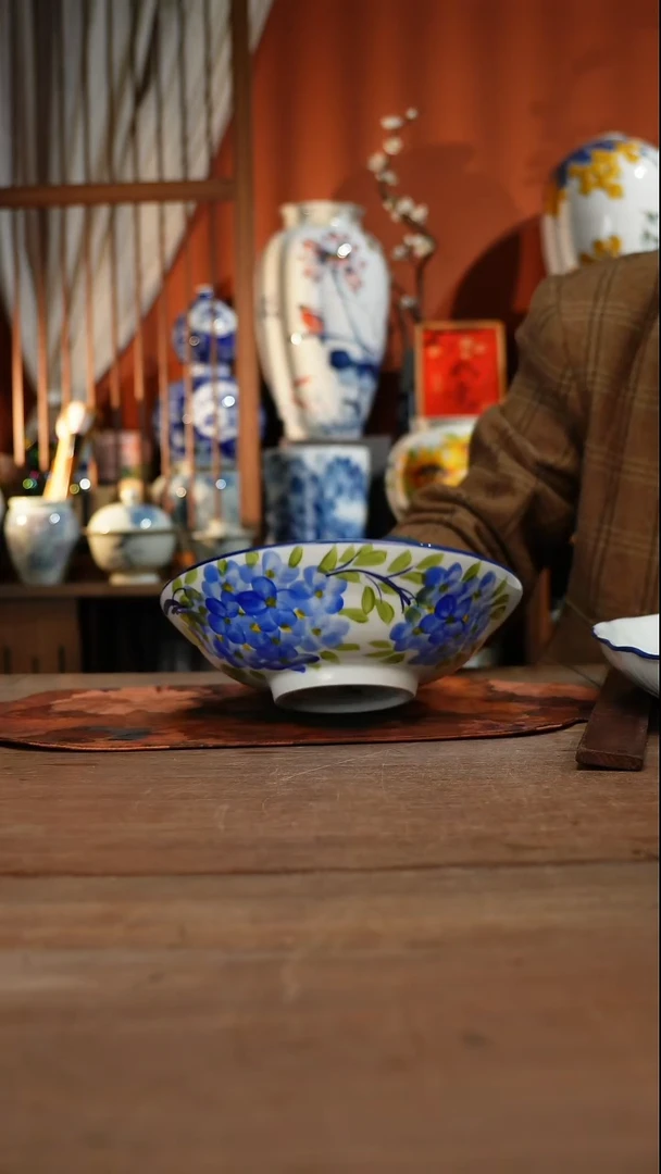 当代高温釉下彩手绘陶瓷餐具