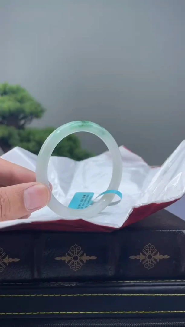 【闪购商品】翡翠手镯未镶嵌手镯3