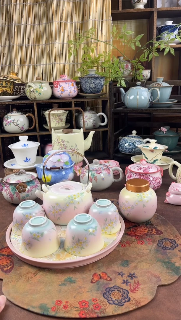 1壶4杯1个茶盘1个茶叶罐