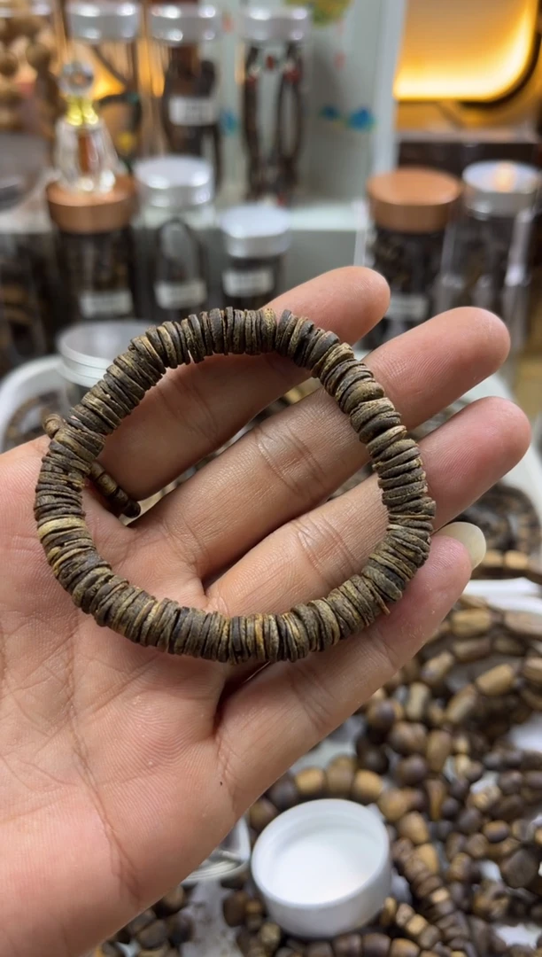 【闪购商品】沉香手串绿奇楠沉水钱串子卡8单圈 多样性发其一