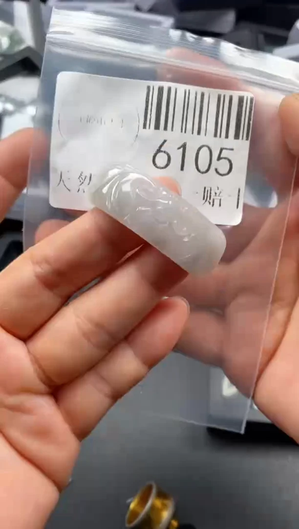翡翠未镶嵌吊坠(不含链)6105