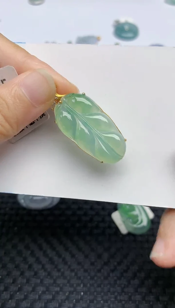 翡翠18K金镶嵌颈饰天然A货翡翠