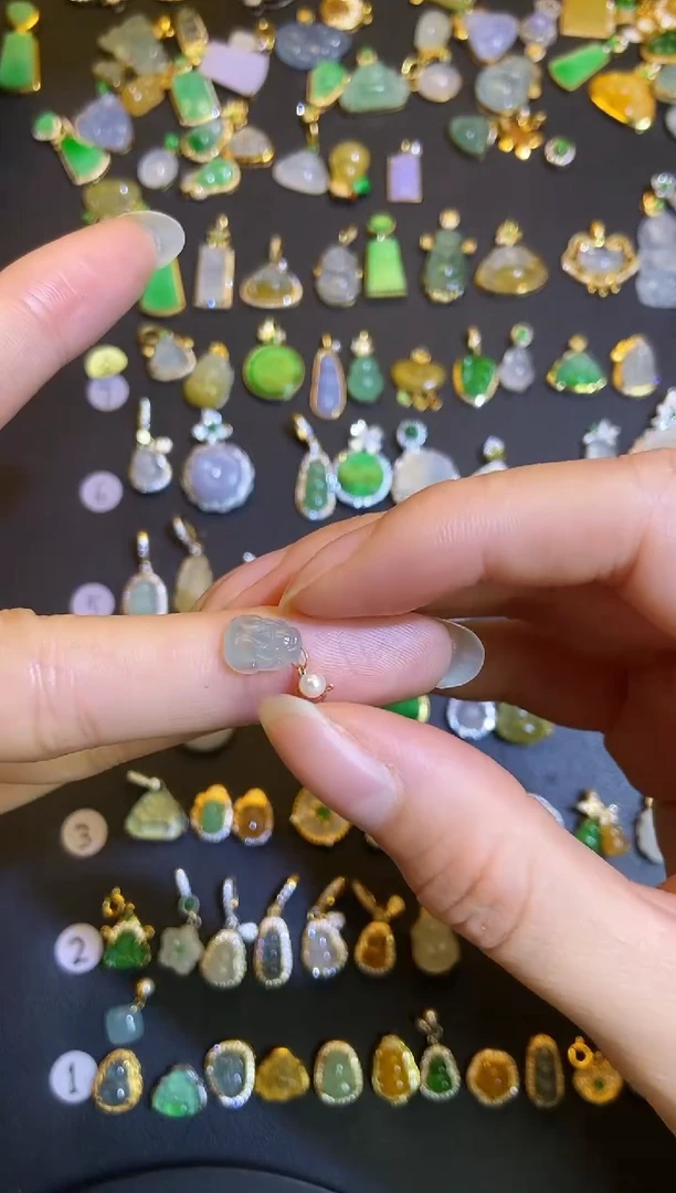 吊坠(不含链)18K金镶嵌翡翠1