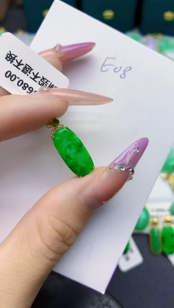 颈饰18K金镶嵌翡翠缅甸天然翡翠A货