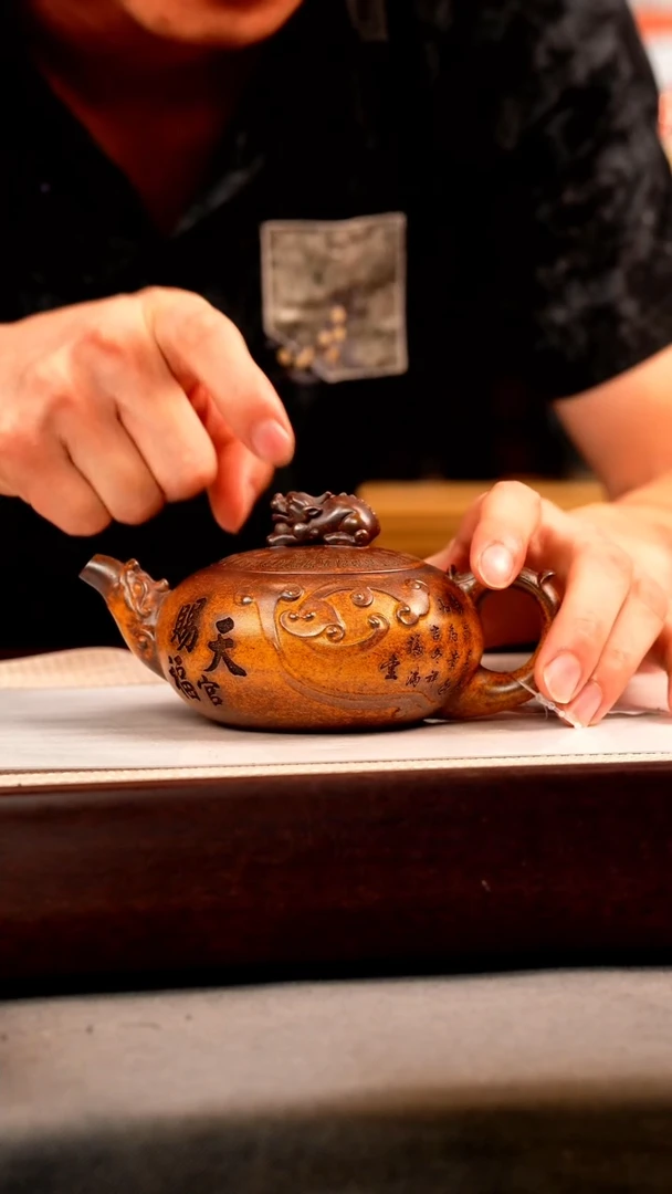 茶壶紫砂龙骨金砂 天官赐福 刻绘