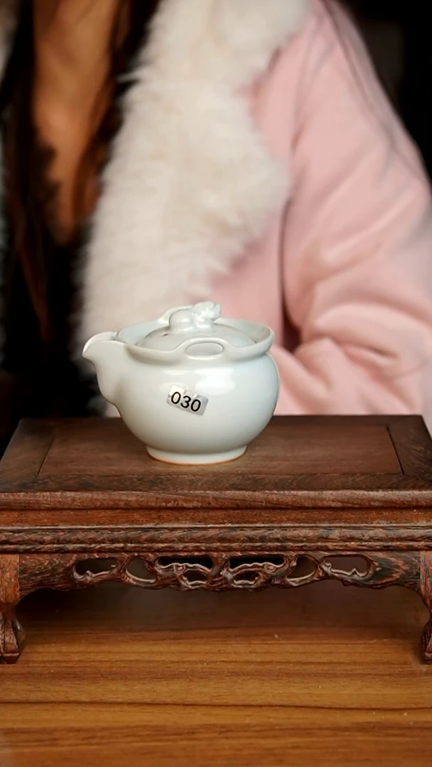 杯030原矿釉月白貔貅手抓壶福利款