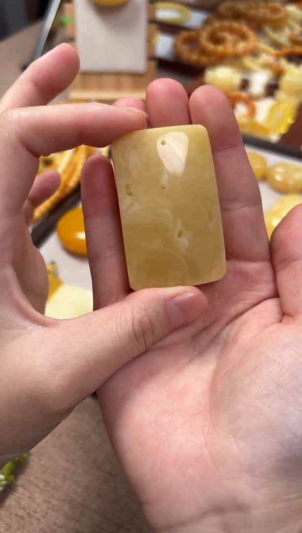 【闪购商品】蜜蜡裸石未镶嵌牌子