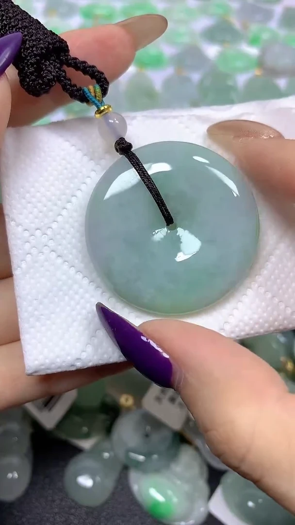 颈饰未镶嵌翡翠