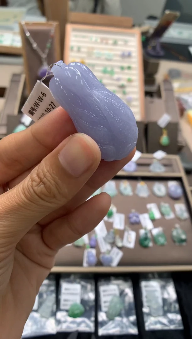 颈饰未镶嵌翡翠白菜