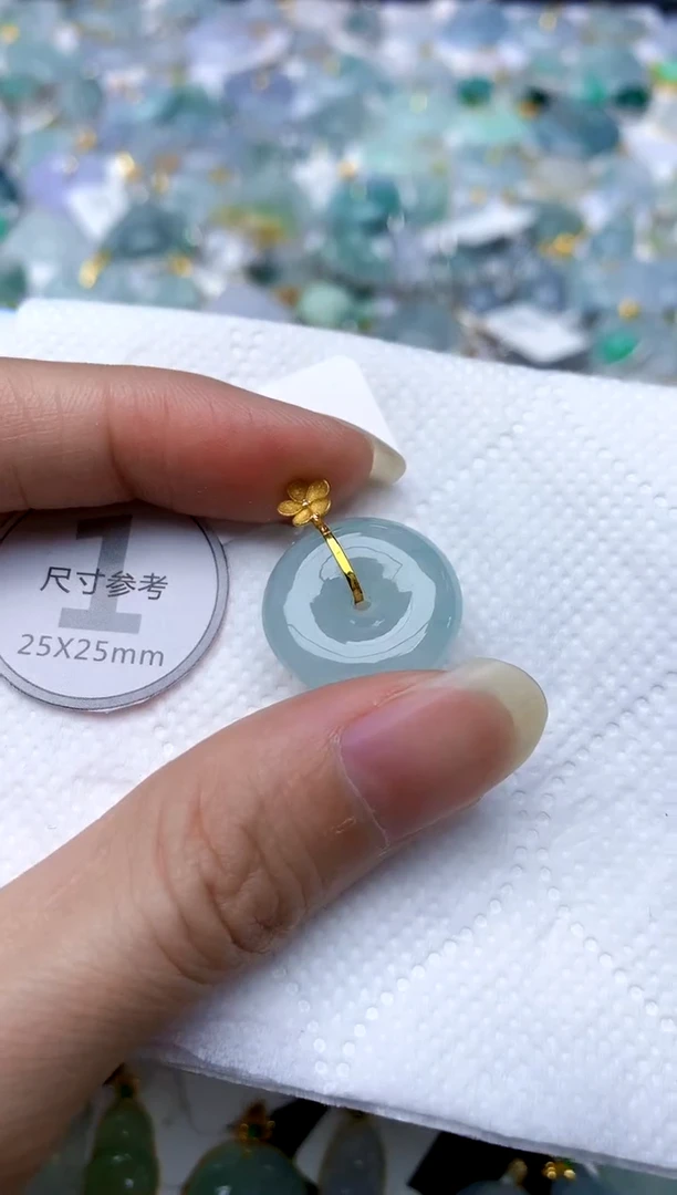 颈饰18K金镶嵌翡翠天然A货翡翠