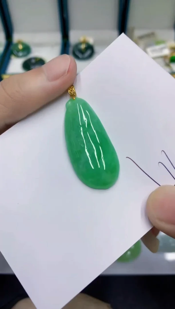 颈饰18K金镶嵌翡翠用****5翡翠