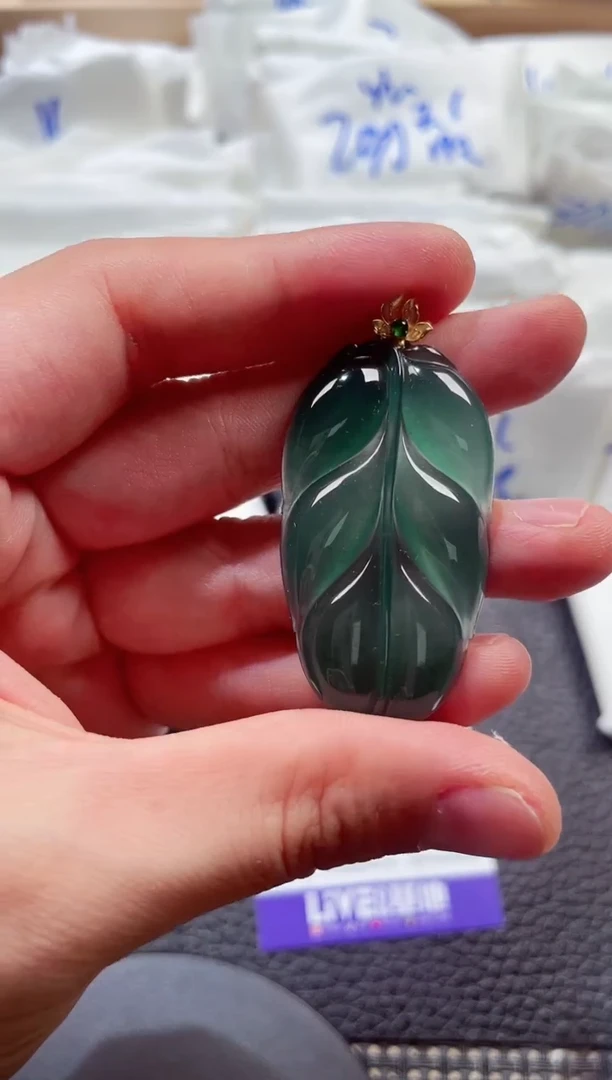 颈饰18K金镶嵌翡翠00005644